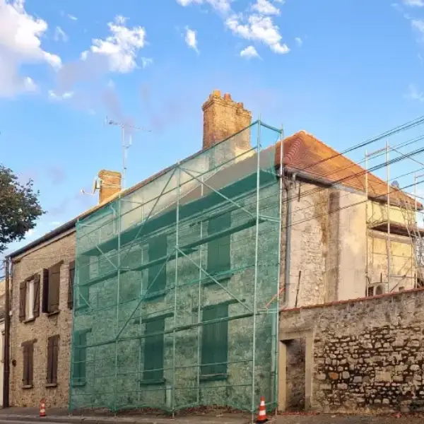 Toiture en ardoise 3 Rénovation de toiture et ravalement de façade sur maison ancienne en pierre – échafaudage – Pro Couverture IDF, Yvelines (78)